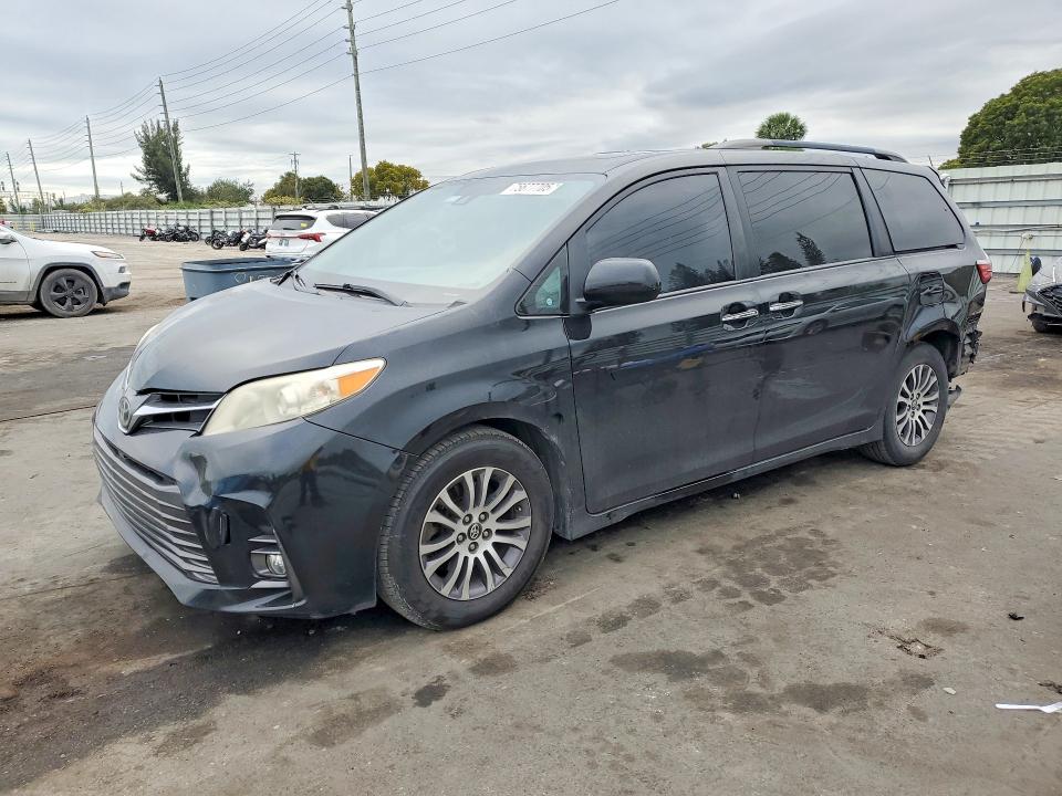 TOYOTA SIENNA 2018 with VIN 5TDYZ3DC3JS918242 - Photo from auction