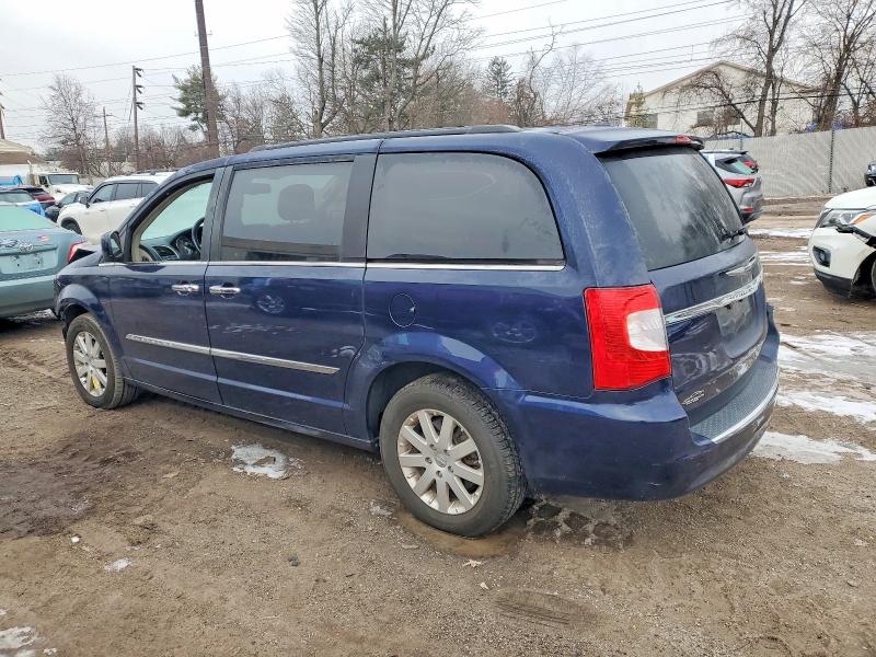 Photo 2 from auction – 2015 CHRYSLER TOWN & COU with VIN 2C4RC1BG7FR514795
