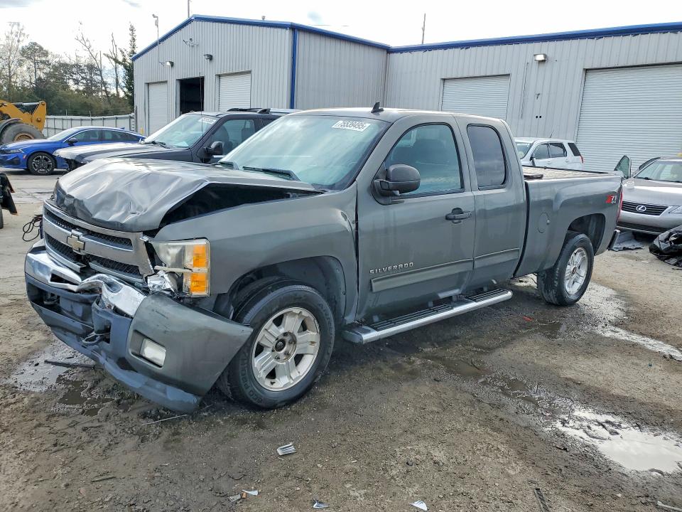 CHEVROLET SILVERADO 2011 with VIN 1GCRKSE32BZ119716 - Photo from auction