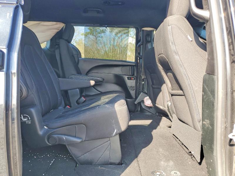 Photo 11 from auction – 2018 CHRYSLER PACIFICA T with VIN 2C4RC1FG9JR352252