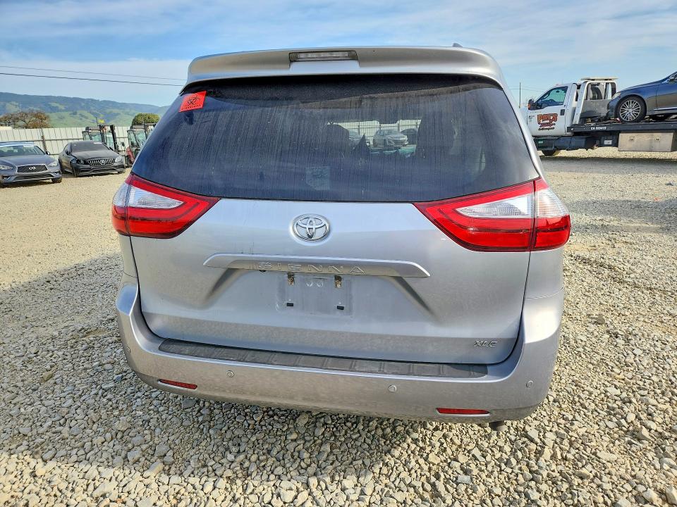Photo 6 from auction – 2015 TOYOTA SIENNA XLE with VIN 5TDYK3DC7FS677376