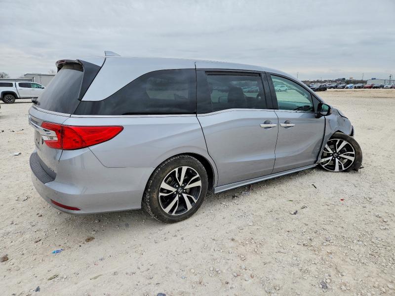 Photo 3 from auction – 2018 HONDA ODYSSEY with VIN 5FNRL6H95JB045474