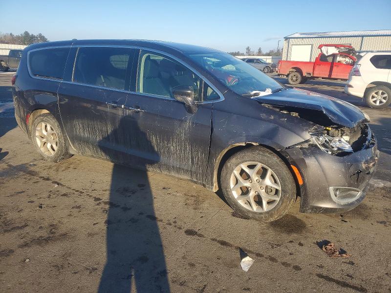 Photo 4 from auction – 2018 CHRYSLER PACIFICA T with VIN 2C4RC1FG3JR306738