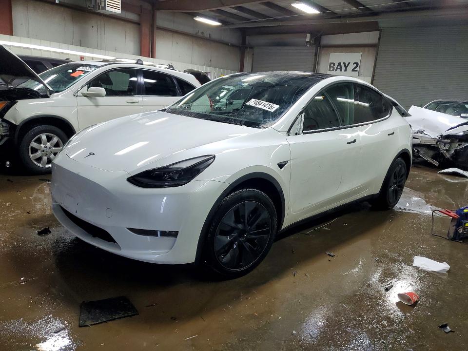 TESLA MODEL Y 2024 with VIN 7SAYGAEE5RF167531 - Photo from auction