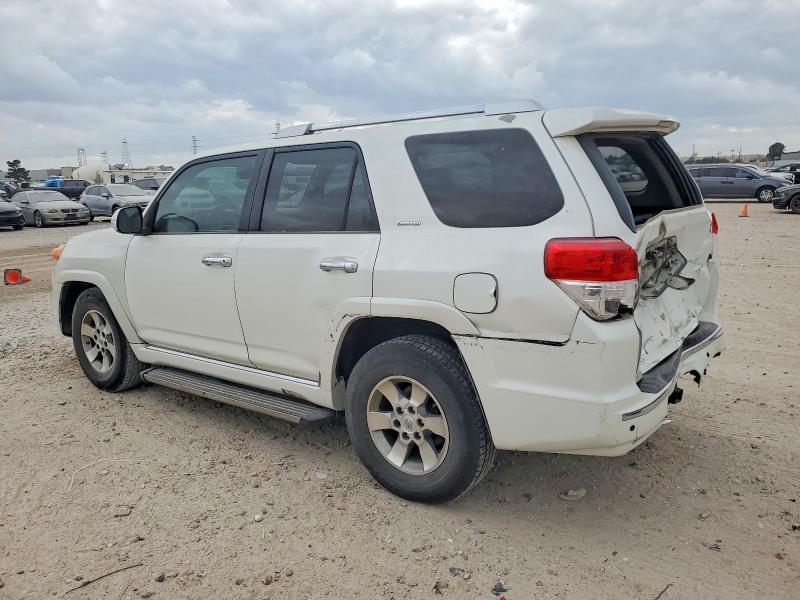 Photo 2 from auction – 2011 TOYOTA 4RUNNER SR with VIN JTEZU5JR2B5025795