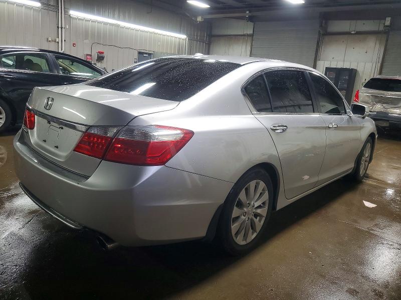 Photo 3 from auction – 2015 HONDA ACCORD with VIN 1HGCR2F89FA165593