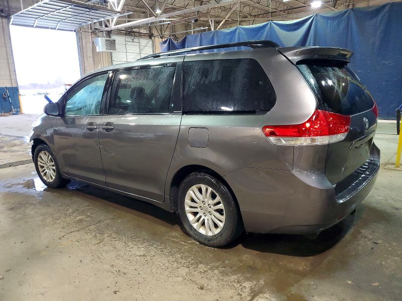 Photo 2 from auction – 2014 TOYOTA SIENNA XLE with VIN 5TDYK3DCXES418394