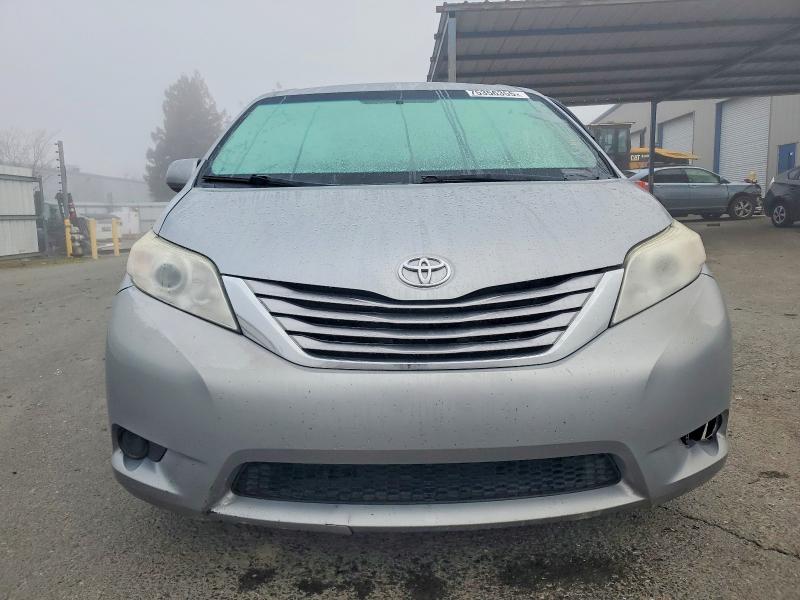 Photo 5 from auction – 2015 TOYOTA SIENNA with VIN 5TDKK3DC4FS560781