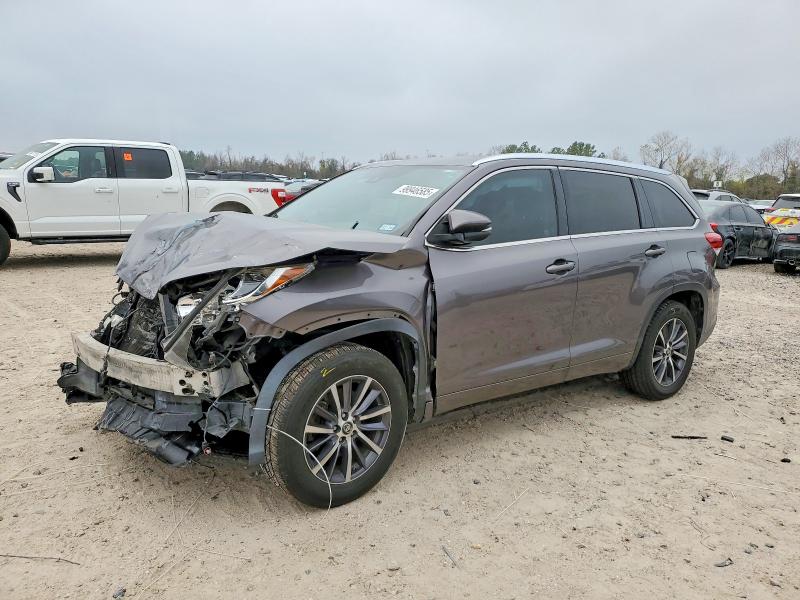 TOYOTA HIGHLANDER 2017 with VIN 5TDKZRFHXHS518559 - Photo from auction