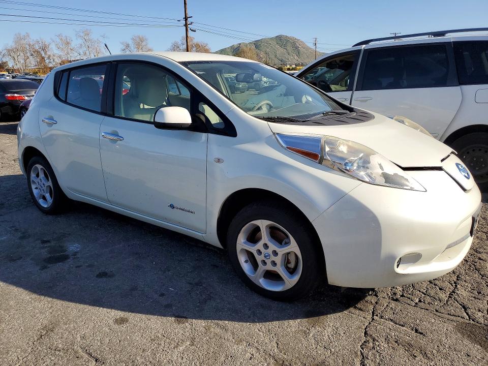 Photo 4 from auction – 2011 NISSAN LEAF with VIN JN1AZ0CP9BT008301