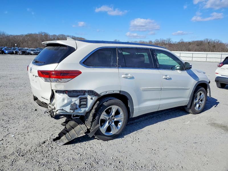 Photo 3 from auction – 2019 TOYOTA HIGHLANDER with VIN 5TDDZRFHXKS985299