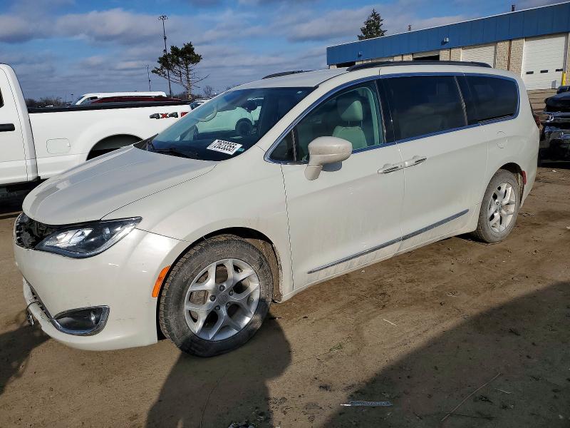 CHRYSLER PACIFICA T 2017 with VIN 2C4RC1BG5HR611139 - Photo from auction