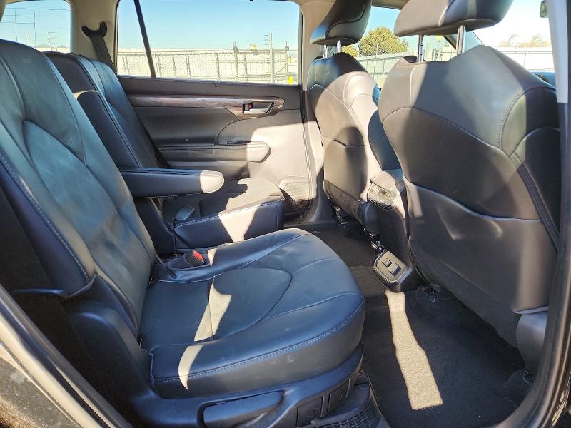 Photo 11 from auction – 2021 TOYOTA HIGHLANDER with VIN 5TDEBRCH3MS070049