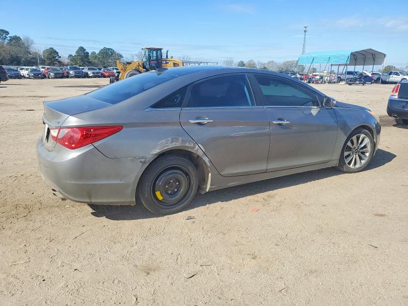Photo 3 from auction – 2013 HYUNDAI SONATA with VIN 5NPEC4AB8DH565934