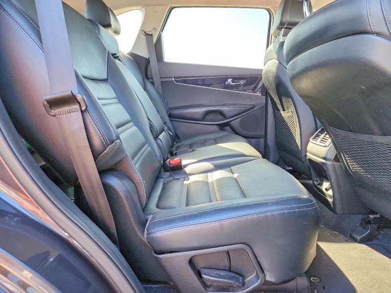 Photo 11 from auction – 2016 KIA SORENTO EX with VIN 5XYPH4A50GG158366