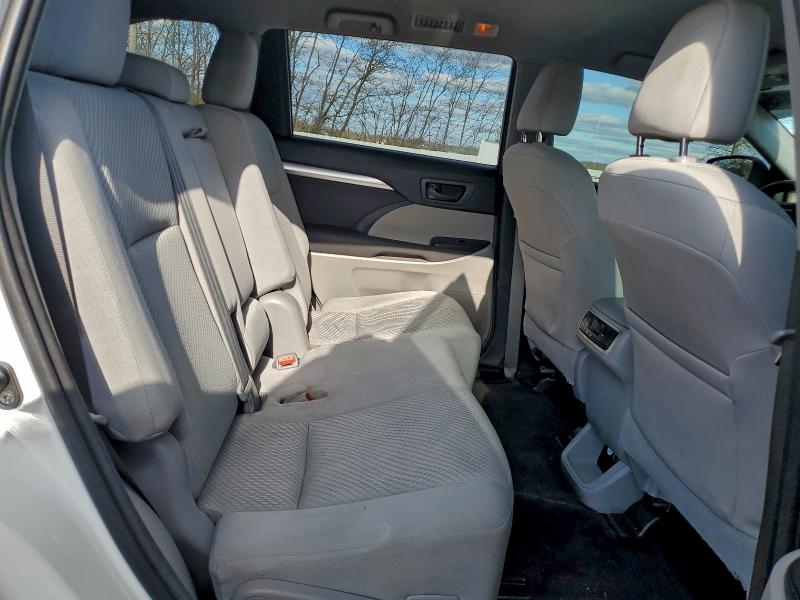 Photo 11 from auction – 2015 TOYOTA HIGHLANDER with VIN 5TDBKRFH1FS195732