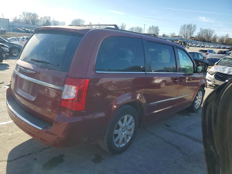 Photo 3 from auction – 2014 CHRYSLER TOWN & COU with VIN 2C4RC1BG9ER368463