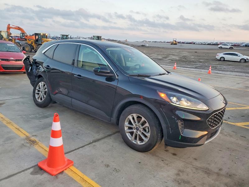 Photo 4 from auction – 2020 FORD ESCAPE with VIN 1FMCU9G69LUC09293
