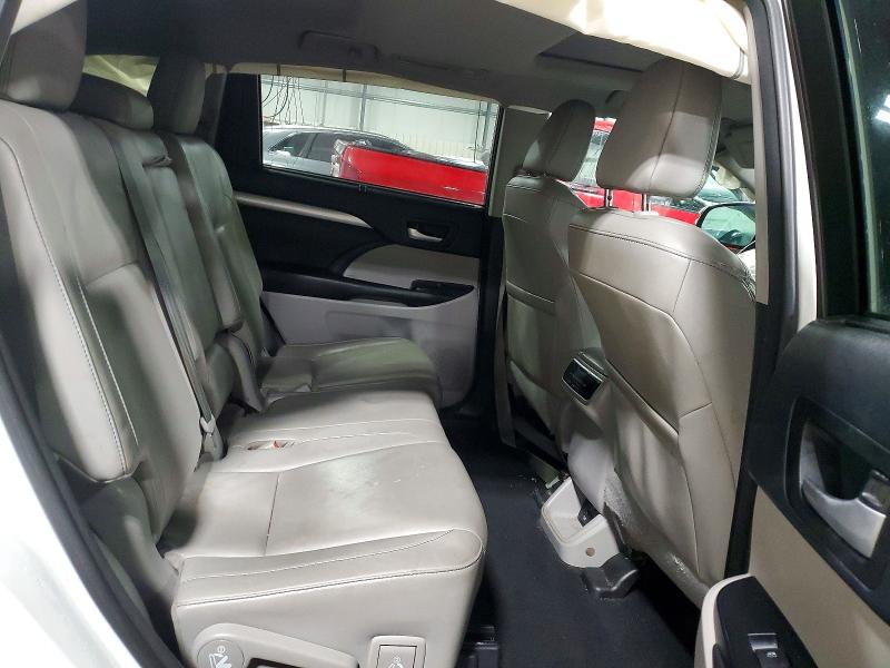 Photo 11 from auction – 2018 TOYOTA HIGHLANDER with VIN 5TDJZRFH9JS527643