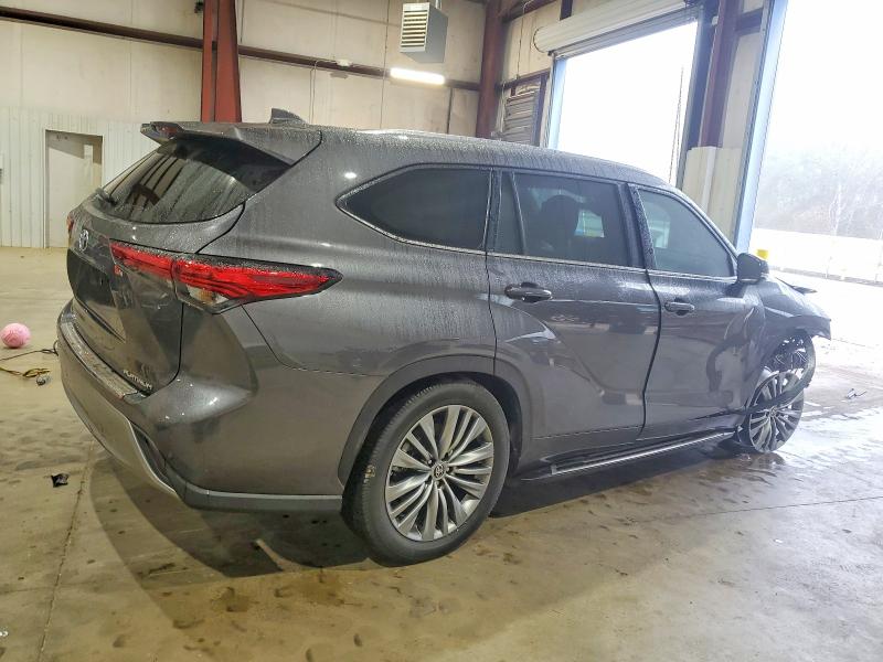 Photo 3 from auction – 2022 TOYOTA HIGHLANDER with VIN 5TDFARAH6NS012996