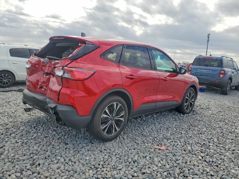 Photo 3 from auction – 2022 FORD ESCAPE with VIN 1FMCU0G63NUB02898