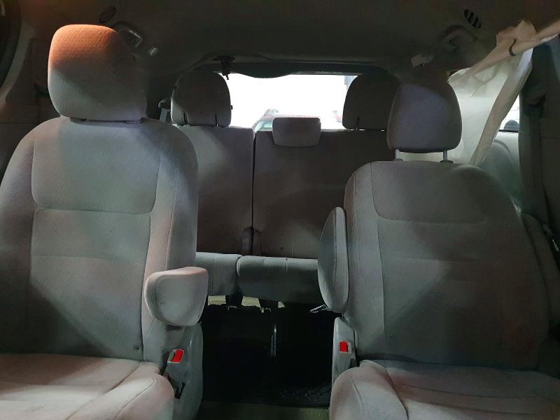 Photo 10 from auction – 2015 TOYOTA SIENNA LE with VIN 5TDJK3DC8FS110353