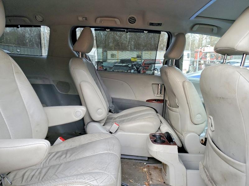 Photo 11 from auction – 2014 TOYOTA SIENNA XLE with VIN 5TDDK3DC7ES073002