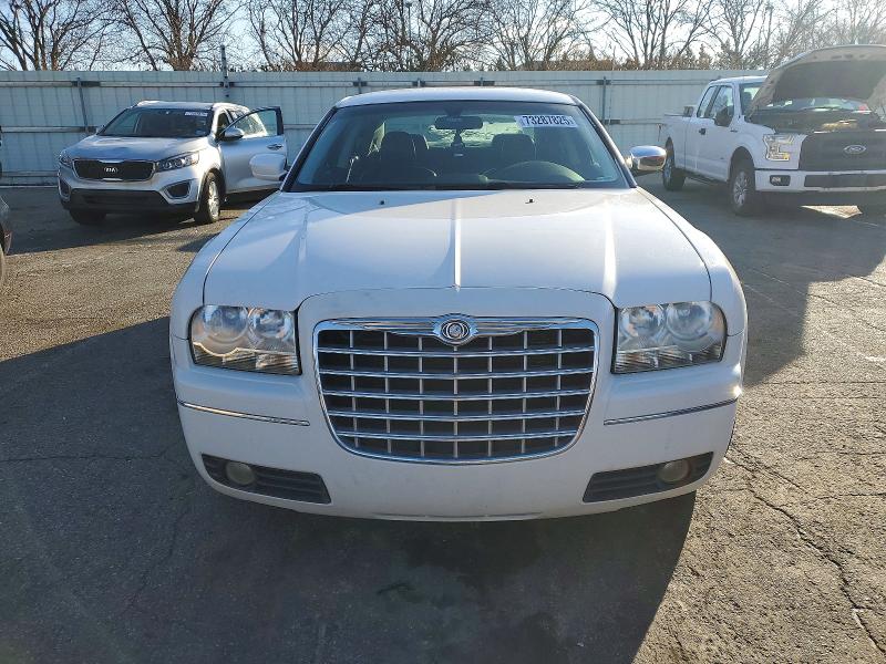 Photo 5 from auction – 2010 CHRYSLER 300 TOURIN with VIN 2C3CA5CV5AH192581