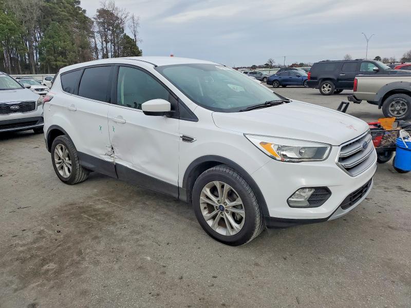 Photo 4 from auction – 2017 FORD ESCAPE SE with VIN 1FMCU0GD5HUA98839