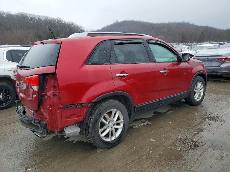 Photo 3 from auction – 2015 KIA SORENTO LX with VIN 5XYKT3A63FG653252