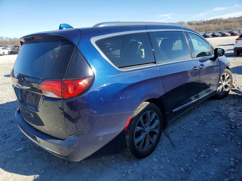 Photo 3 from auction – 2017 CHRYSLER PACIFICA L with VIN 2C4RC1GG6HR725725