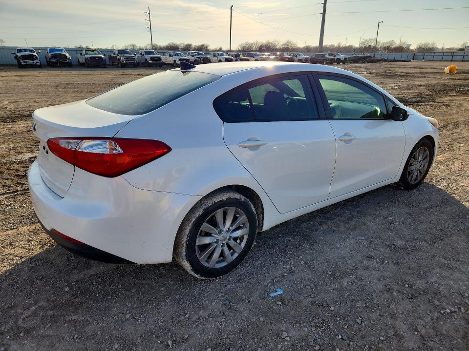 Photo 3 from auction – 2015 KIA FORTE with VIN KNAFX4A6XF5368758