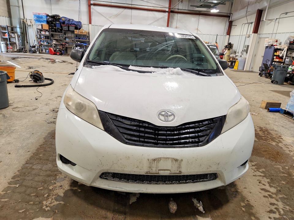Photo 5 from auction – 2011 TOYOTA SIENNA with VIN 5TDZK3DC3BS153494