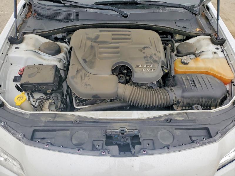 Photo 11 from auction – 2016 CHRYSLER 300 with VIN 2C3CCAAG4GH106399
