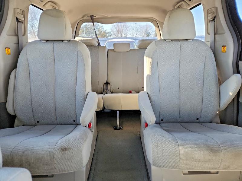 Photo 10 from auction – 2011 TOYOTA SIENNA with VIN 5TDZK3DC9BS020626