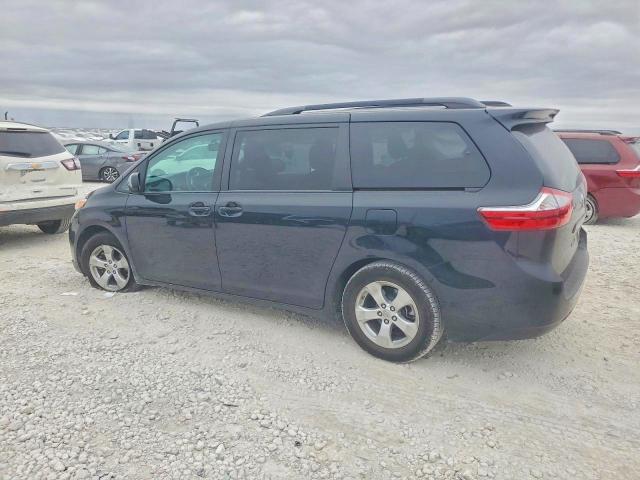 Photo 2 from auction – 2017 TOYOTA SIENNA LE with VIN 5TDKZ3DC2HS834090