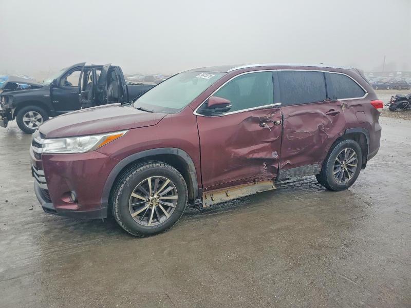 TOYOTA HIGHLANDER 2019 with VIN 5TDJZRFH1KS997229 - Photo from auction