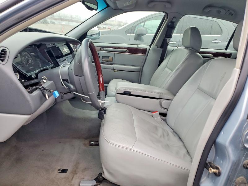 Photo 7 from auction – 2005 LINCOLN TOWN CAR with VIN 1LNHM82W35Y636892