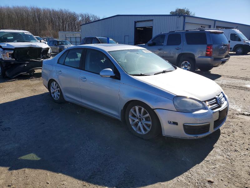 Photo 4 from auction – 2010 VOLKSWAGEN JETTA SE with VIN 3VWRZ7AJ4AM157491