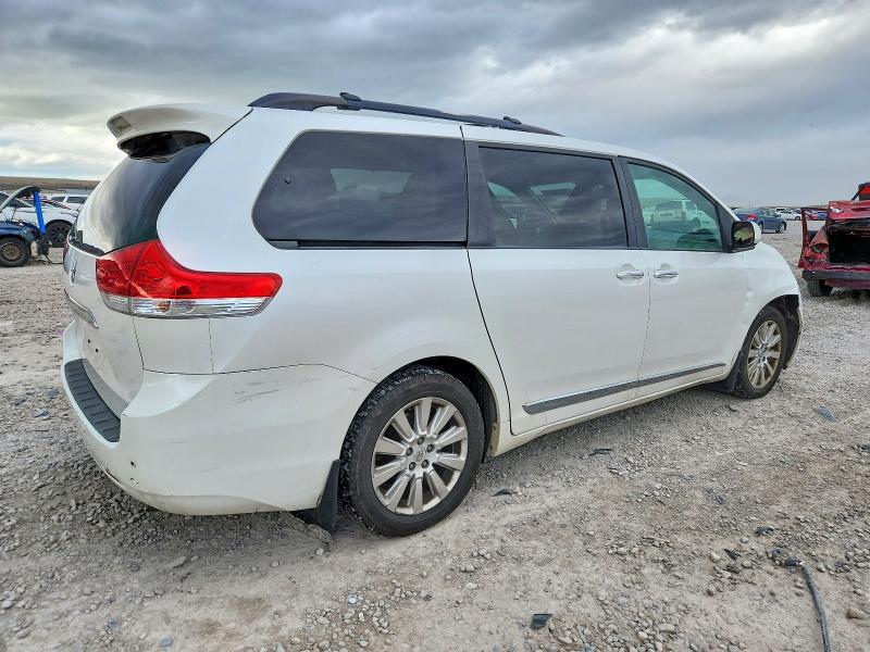 Photo 3 from auction – 2012 TOYOTA SIENNA XLE with VIN 5TDDK3DC7CS046508