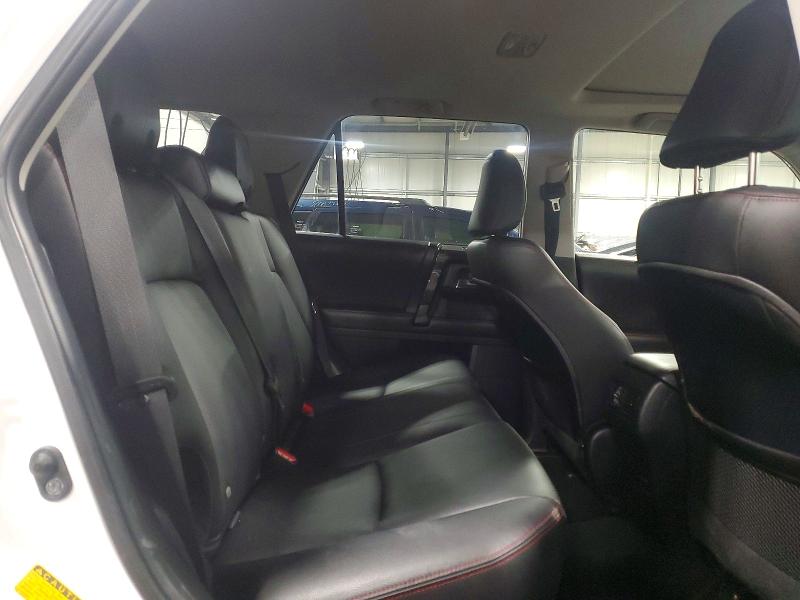 Photo 11 from auction – 2018 TOYOTA 4RUNNER SR with VIN JTEBU5JR5J5595807