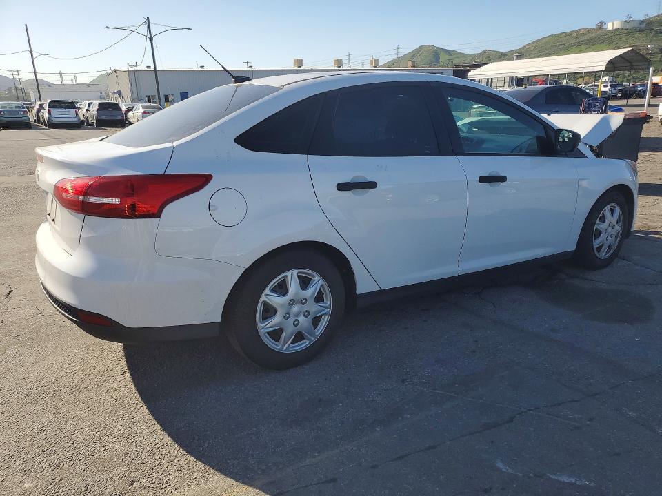 Photo 3 from auction – 2015 FORD FOCUS with VIN 1FADP3E23FL300315