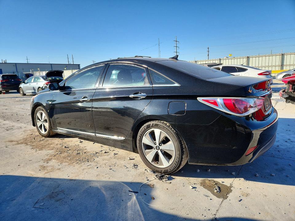 Photo 2 from auction – 2011 HYUNDAI SONATA with VIN KMHEC4A48BA013898