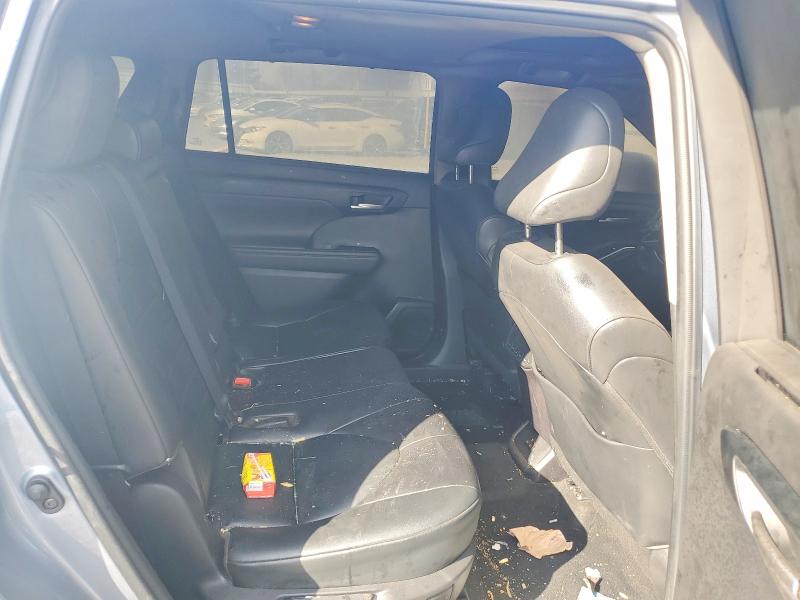Photo 11 from auction – 2022 TOYOTA HIGHLANDER with VIN 5TDGZRAH3NS137533