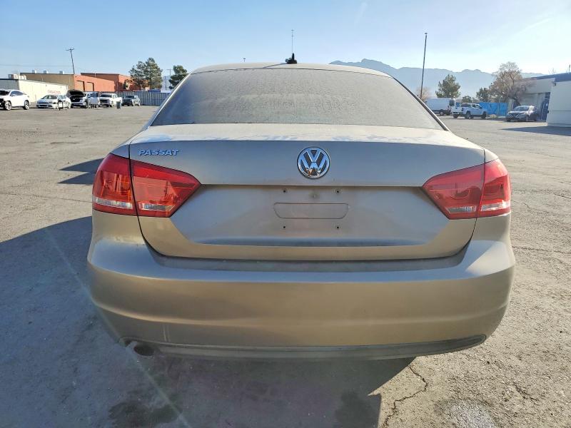 Photo 6 from auction – 2015 VOLKSWAGEN PASSAT S with VIN 1VWAT7A36FC035515