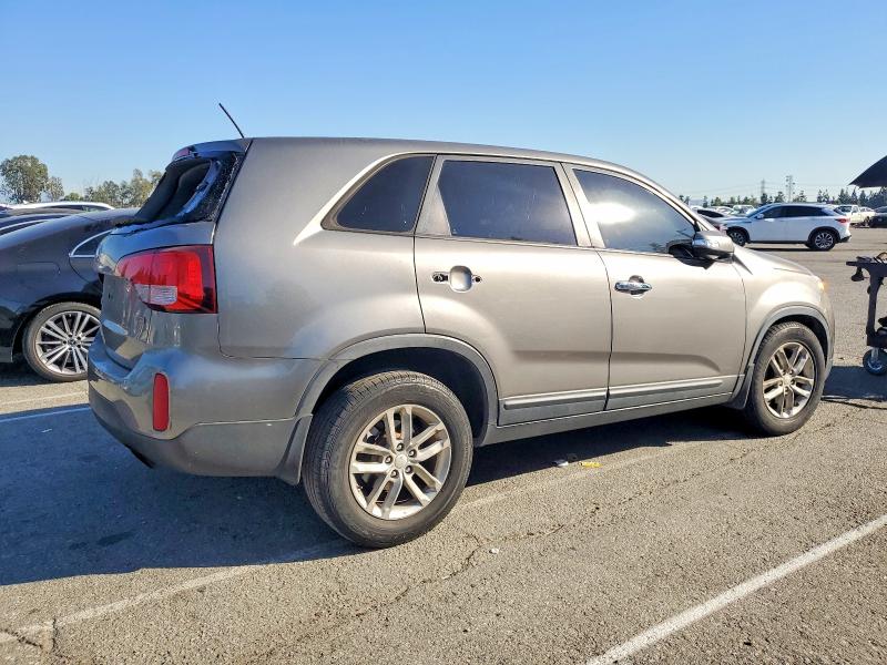 Photo 3 from auction – 2014 KIA SORENTO LX with VIN 5XYKT3A65EG426014