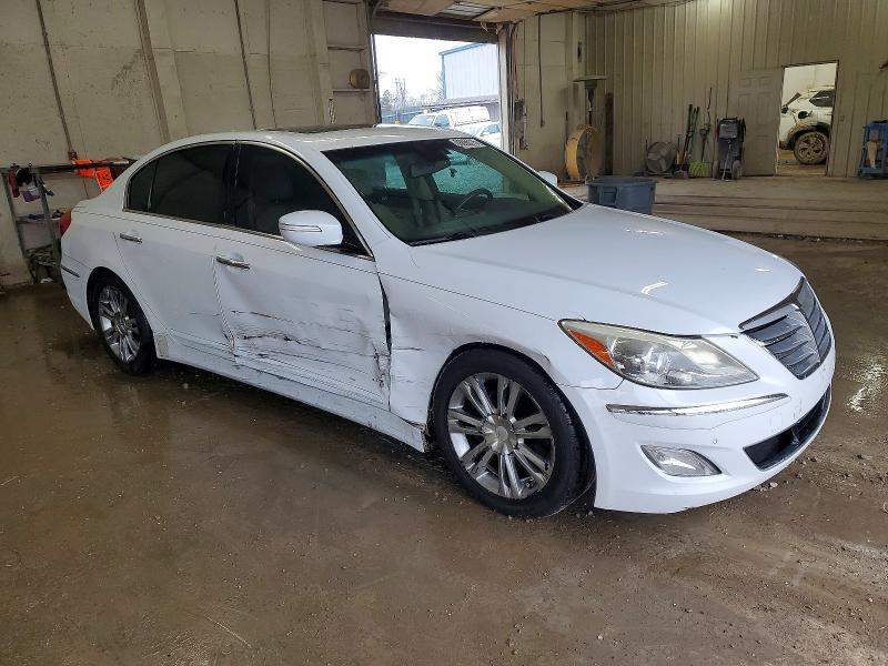 Photo 4 from auction – 2014 HYUNDAI GENESIS 3. with VIN KMHGC4DD5EU266054