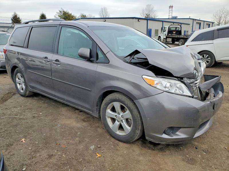 Photo 4 from auction – 2015 TOYOTA SIENNA LE with VIN 5TDKK3DC0FS669867