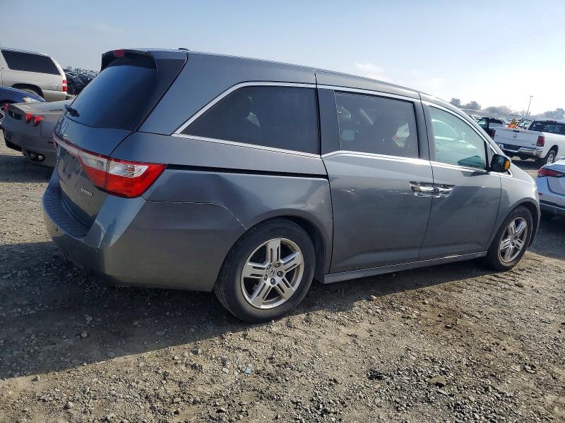 Photo 3 from auction – 2011 HONDA ODYSSEY TO with VIN 5FNRL5H92BB024724