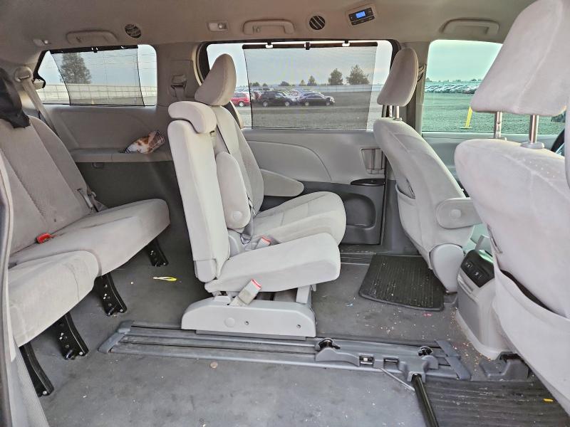 Photo 11 from auction – 2019 TOYOTA SIENNA with VIN 5TDKZ3DC4KS013791